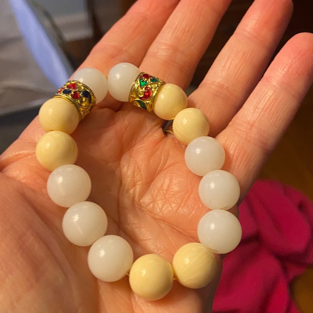Elegant White Jade and Bodhi Bead Gold and White Bracelet